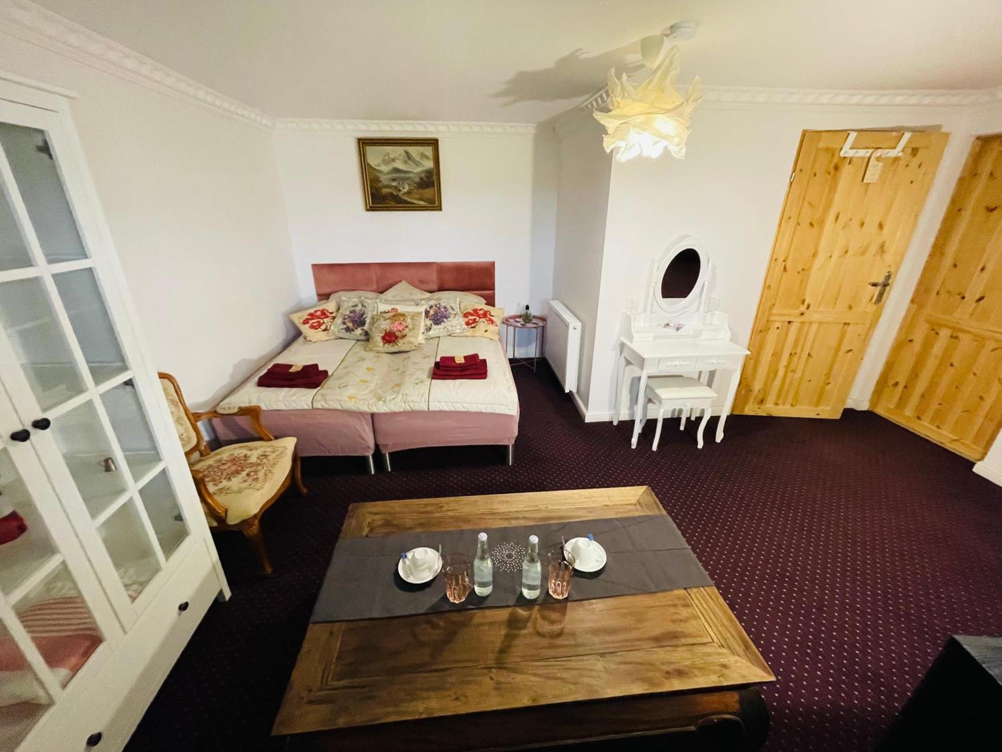 K&B Residence Jaroslaw Luaran gambar