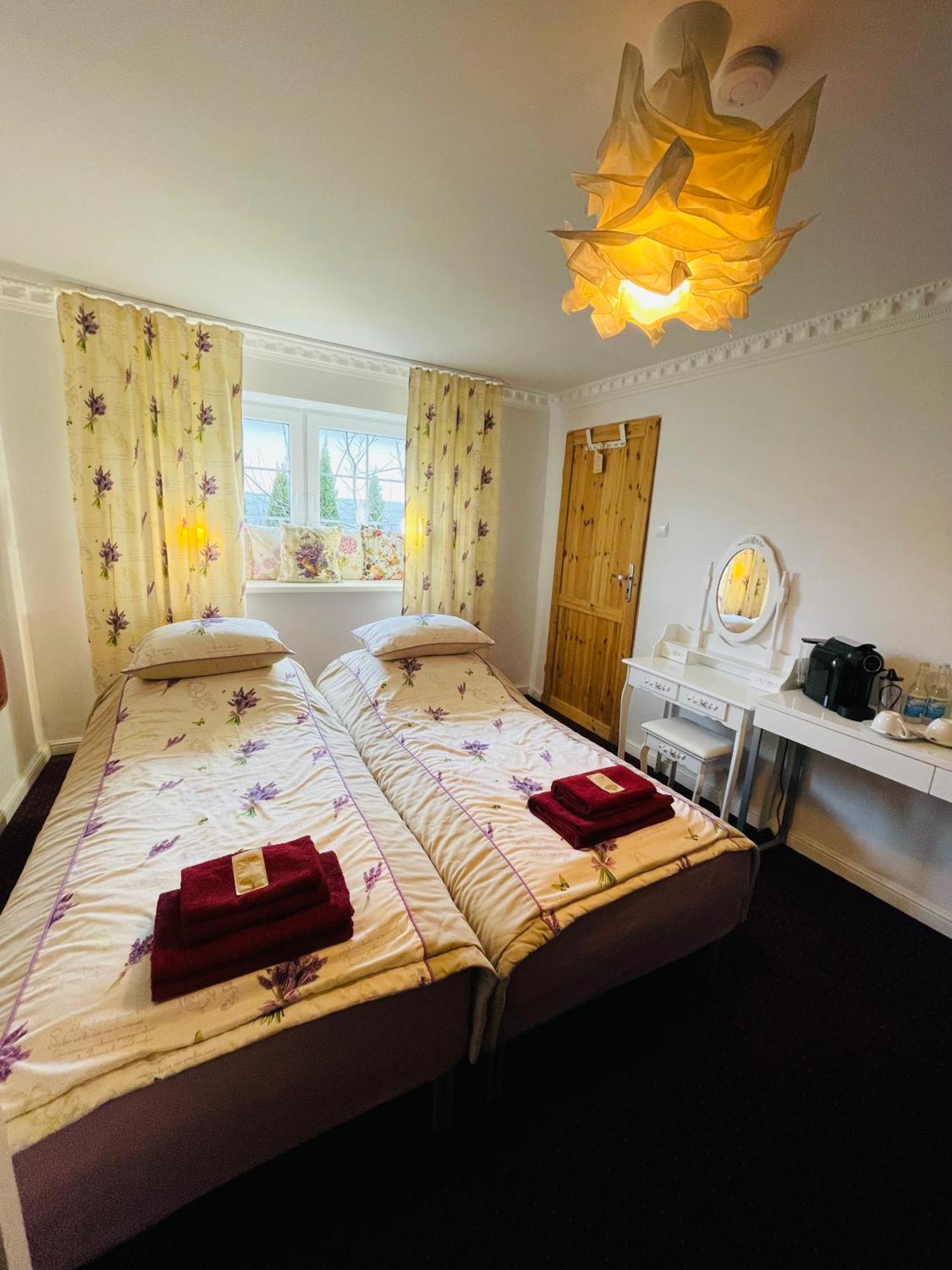 K&B Residence Jaroslaw Luaran gambar