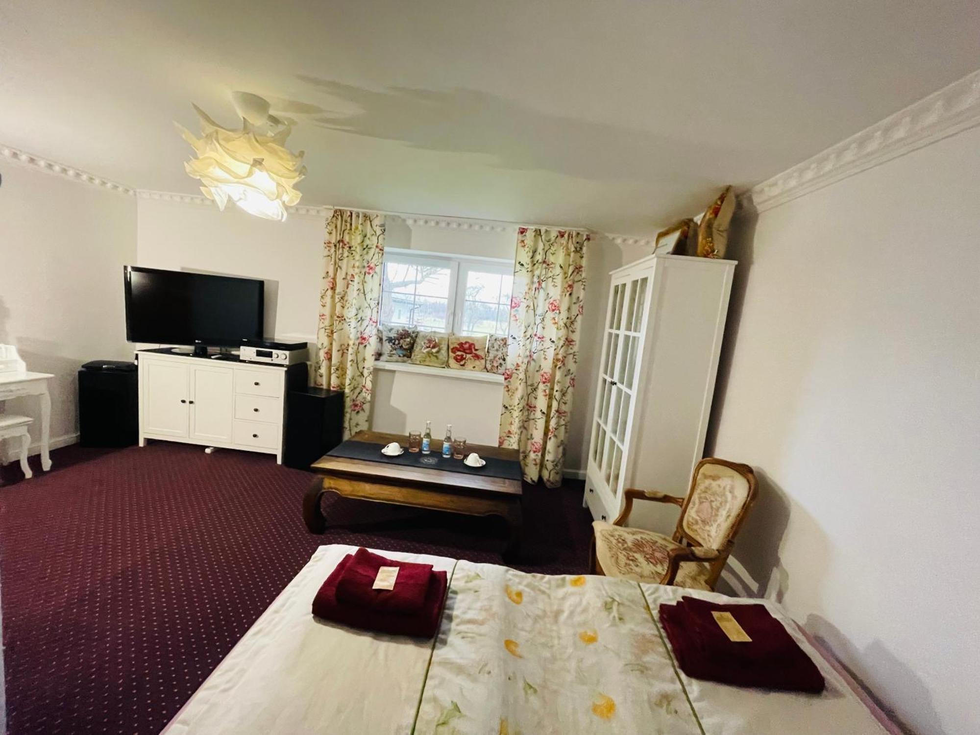 K&B Residence Jaroslaw Luaran gambar
